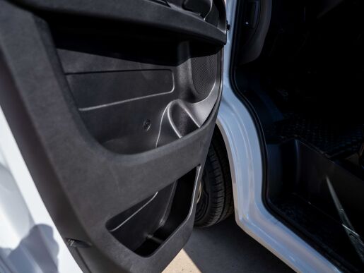 Peugeot Boxer  Furgon 335 L2H2 2.2 BlueHDi 140 €6.4 MT6