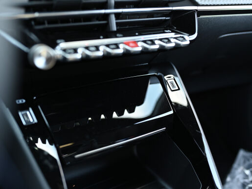 Peugeot 208 NEW GT 1.2 PureTech 100k BVM6
