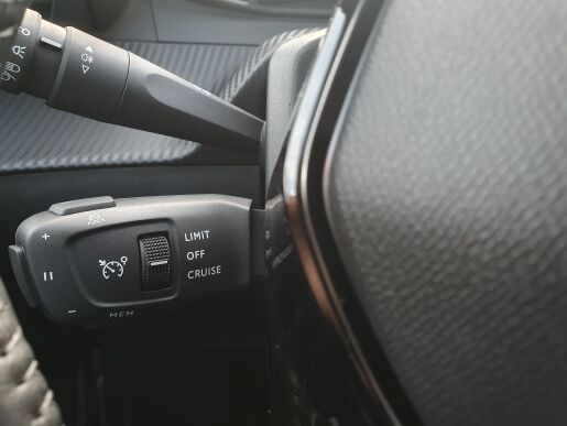 Peugeot 2008 E-2008 NEW ALLURE Electric 136k 50 kWh