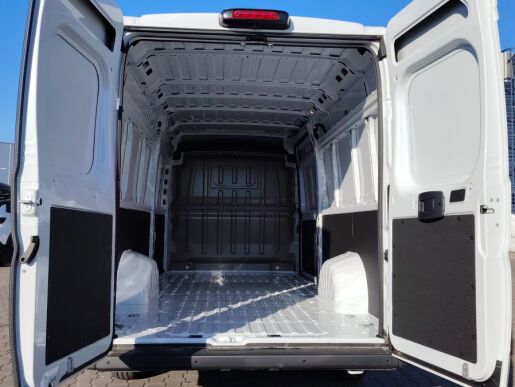 Peugeot Boxer 2.2 BlueHDi Furgon 335 L3H2 180k