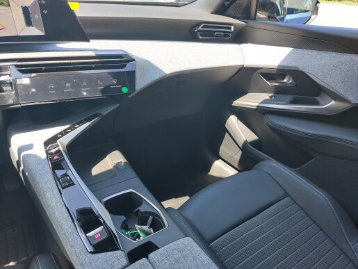 Peugeot 3008  3008 ALLURE 1.2 Hybrid 136k e-DCS6